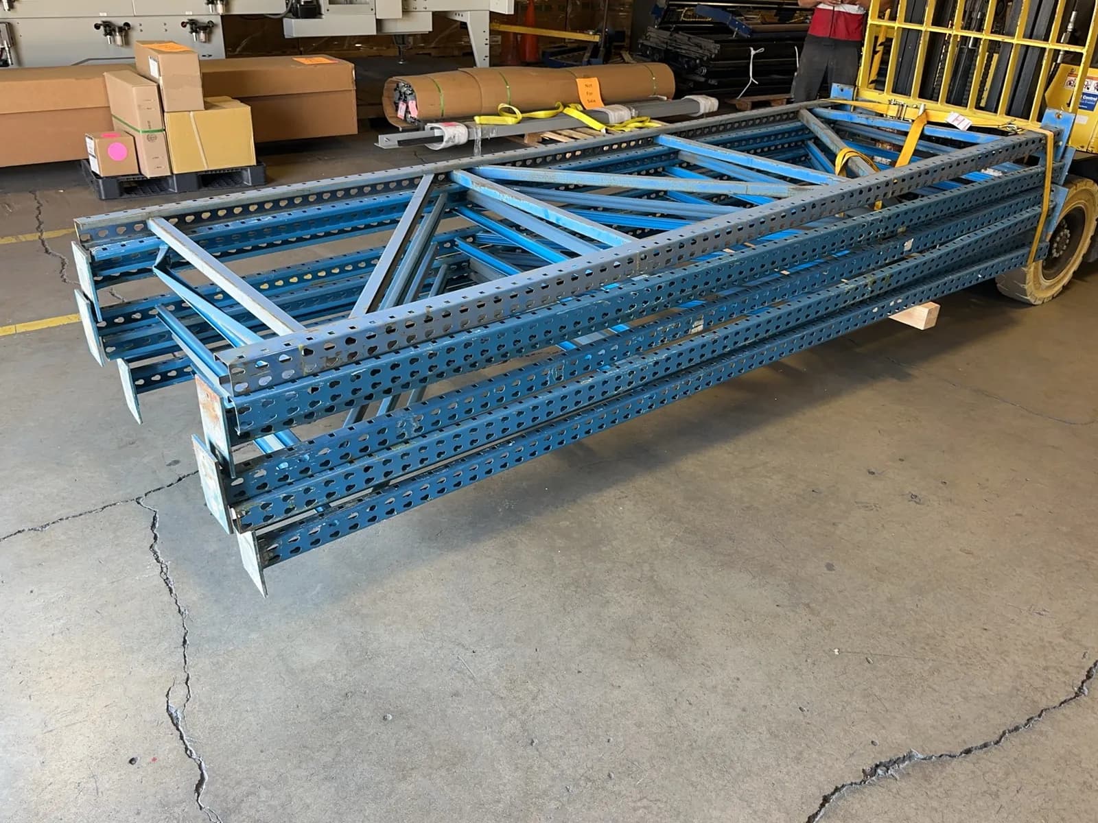7-12x44-pallet-racking-uprights-mrml4iez