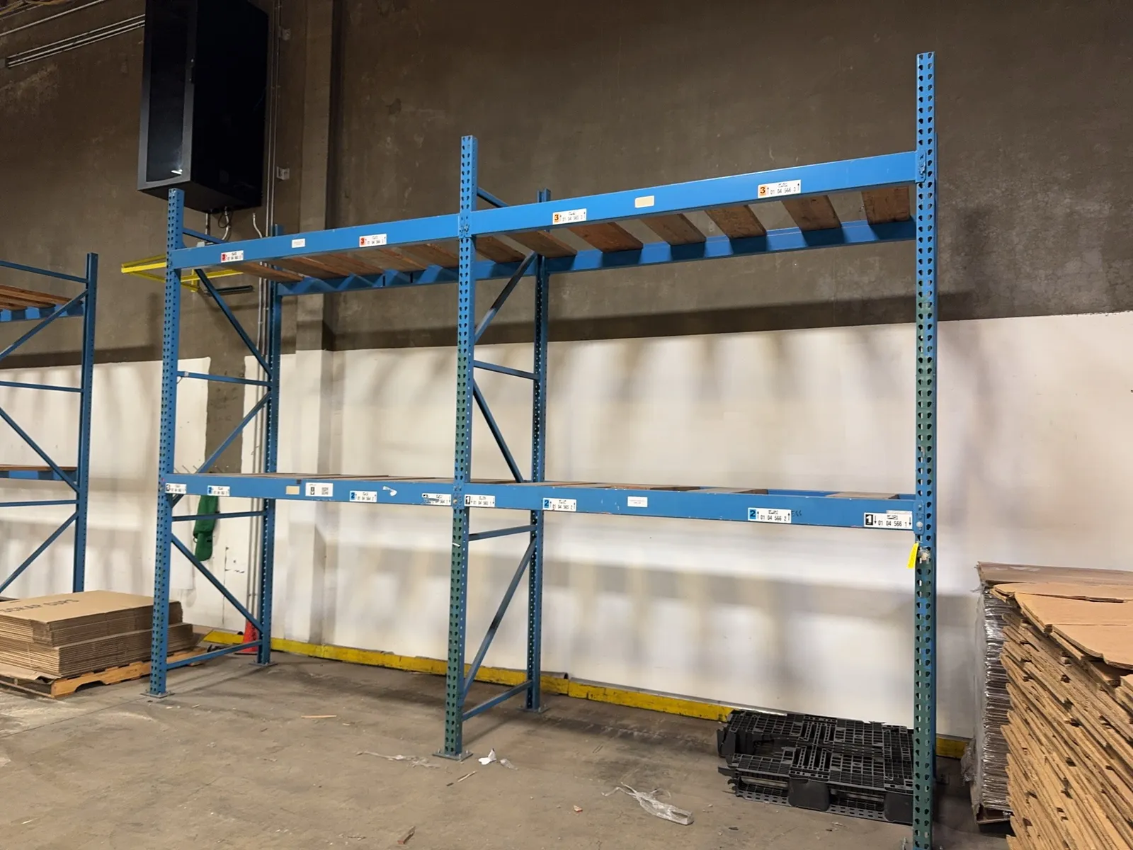 2-sections-of-pallet-racking-mrbfow9n