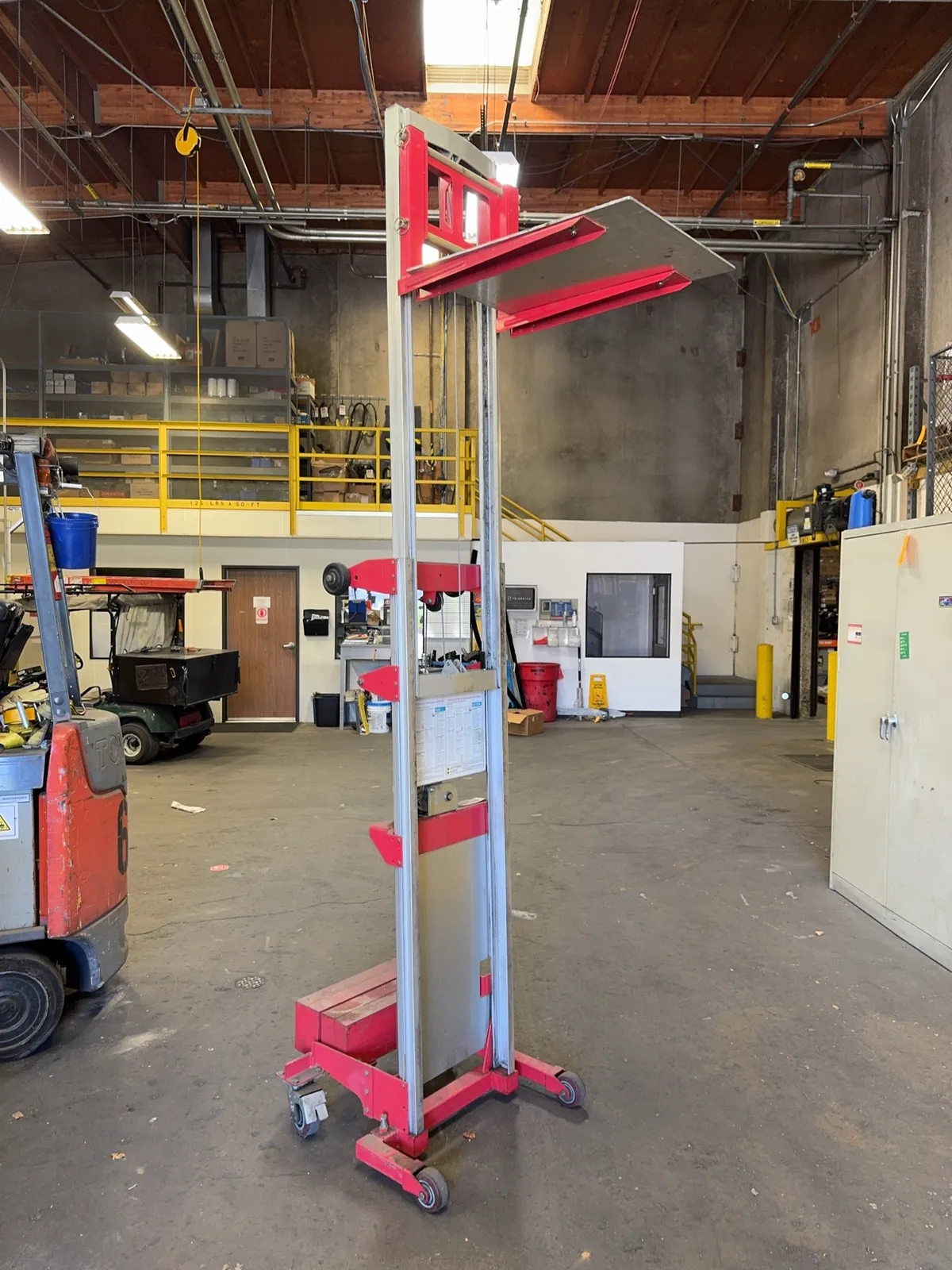 manual-material-lift-400lb-capacity-6e4ed3