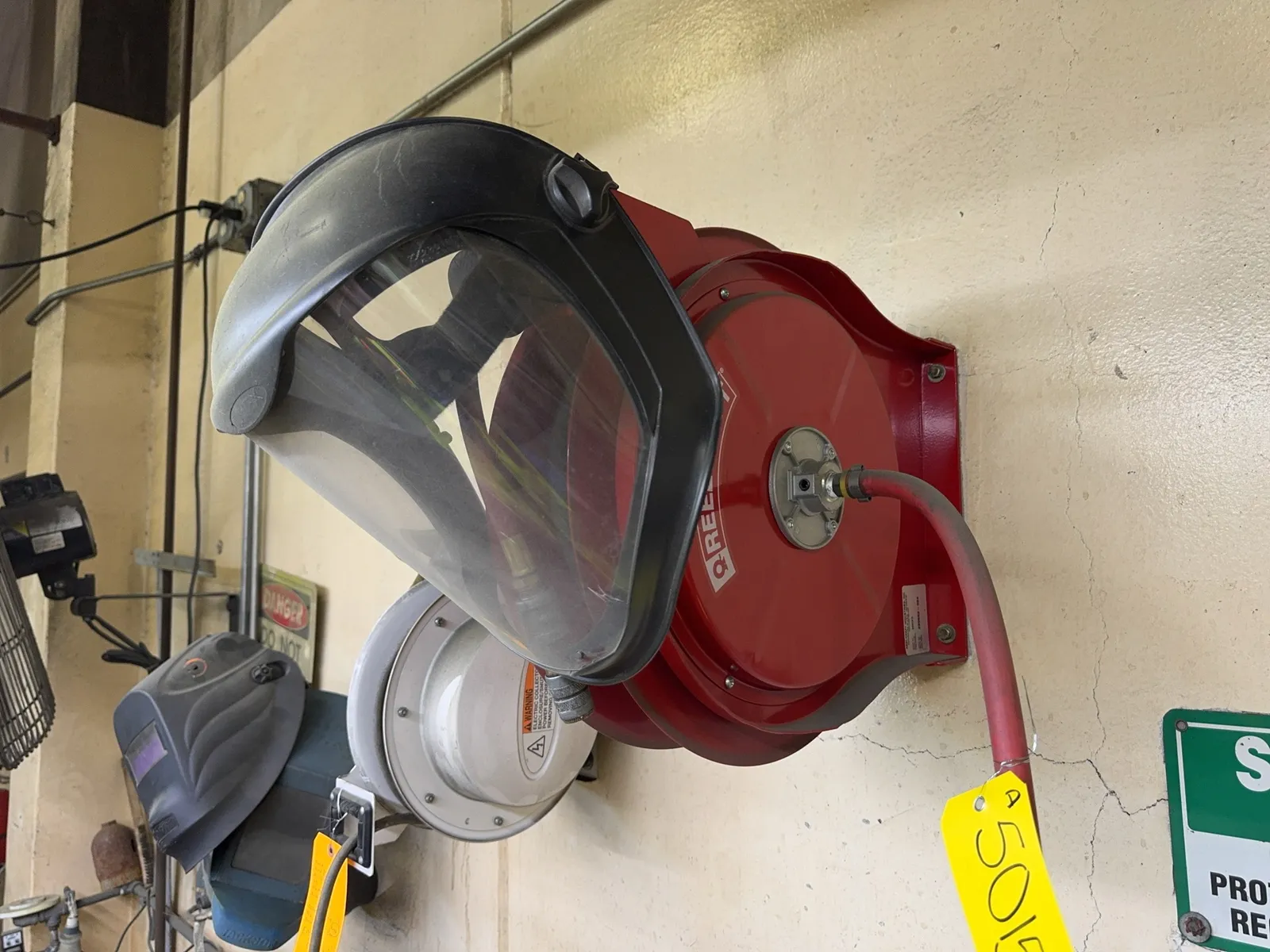 reelcraft-wall-mounted-air-hose-reel-mrnx5dw6
