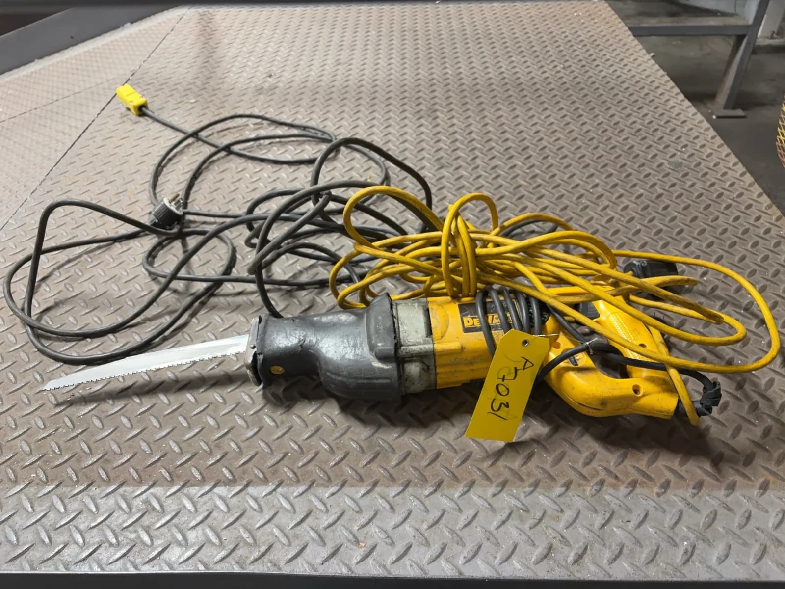 dewalt-sawzall-and-2-extension-cords-414d76
