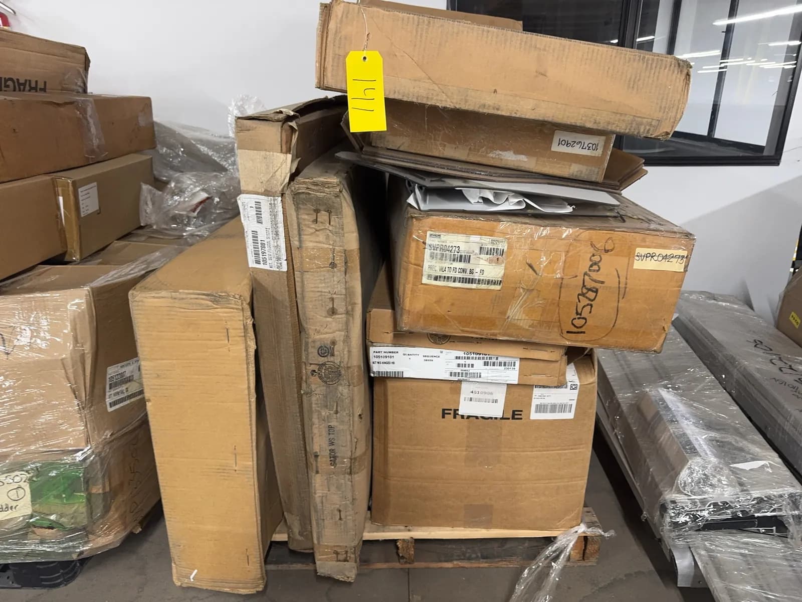 contents-of-pallet-assorted-car-club-parts-and-accessories-windshields-bed-floor-tailgate-and-more-d912c1