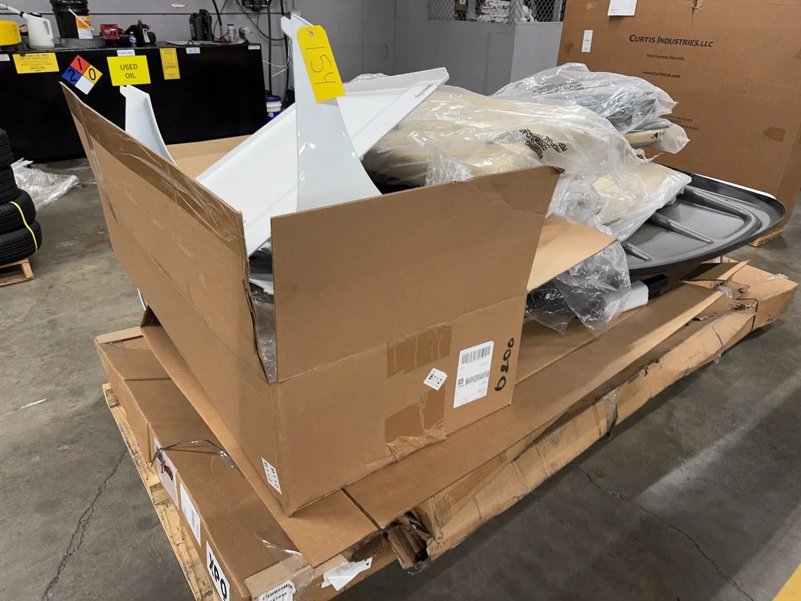 contents-of-pallet-assorted-club-car-body-panels-accessories-and-more-911aa0