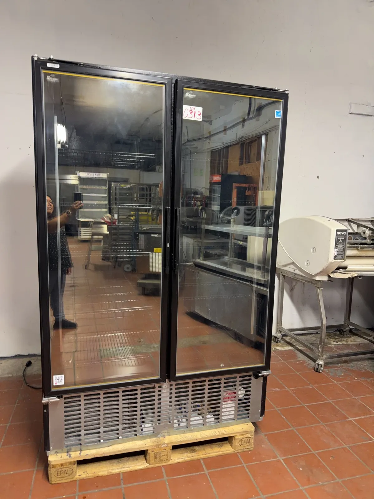 freezer-master-built-two-glass-doors-885524