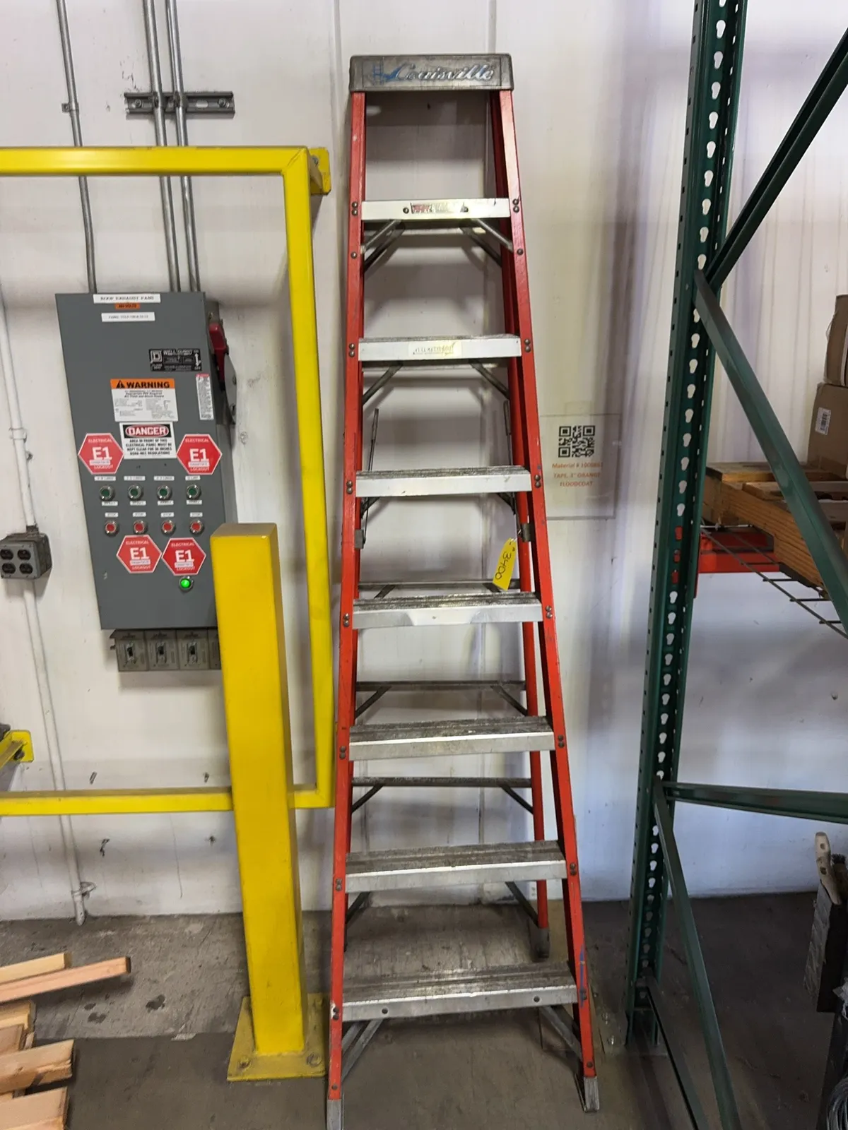 louisville-8-fiberglassfolding-ladder-mrmbq56g