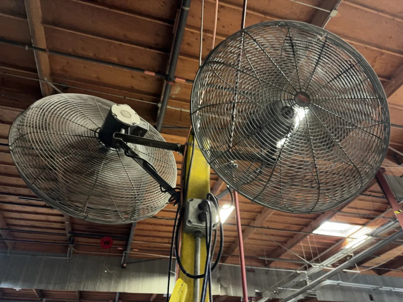 2-dayton-30-mounted-shop-fans-mrmffu2b