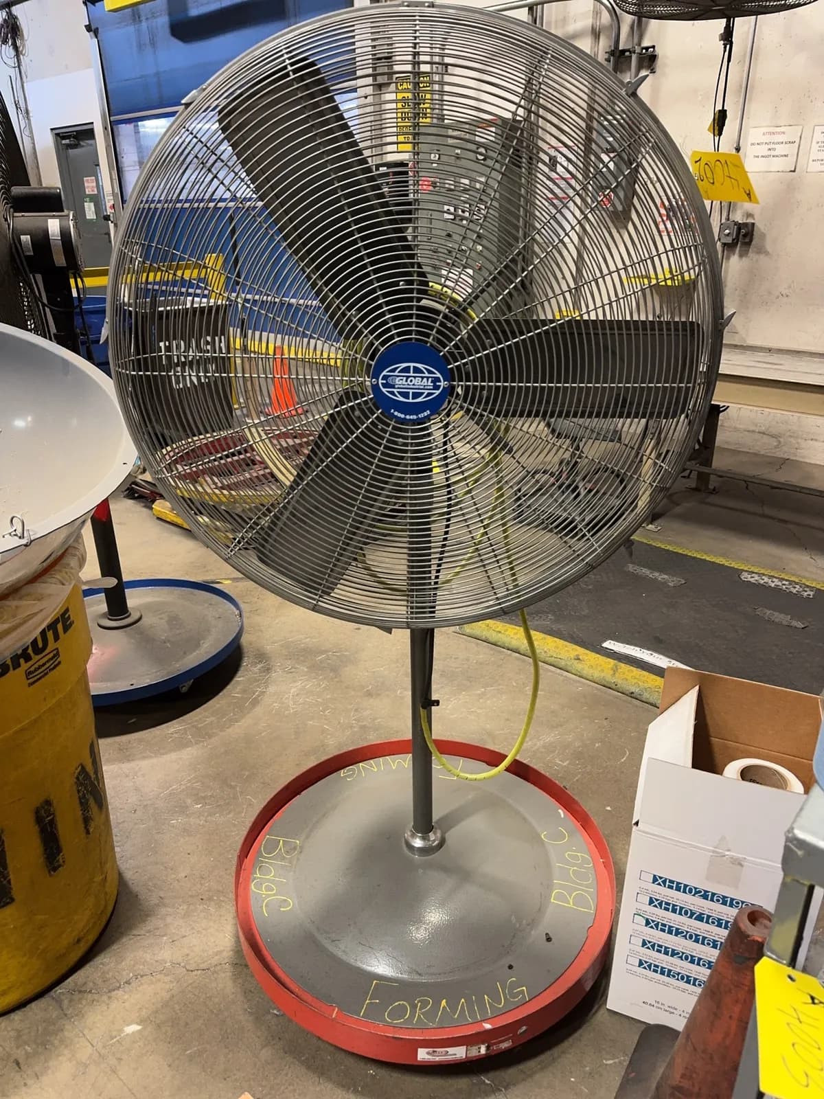 global-30-shop-fan-on-dolly-mrmff9h8