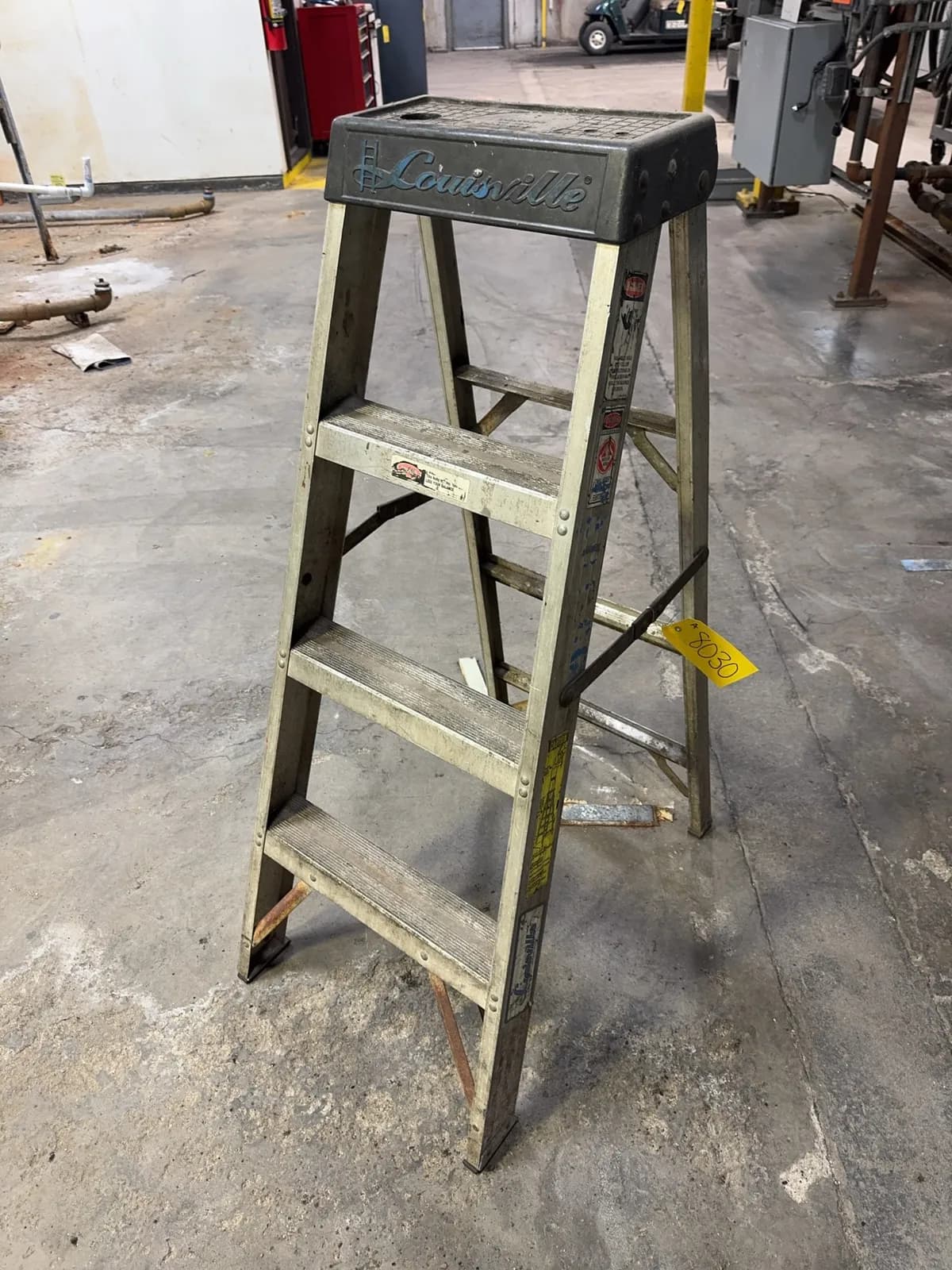 louisville-4-folding-ladder-mrmchigc