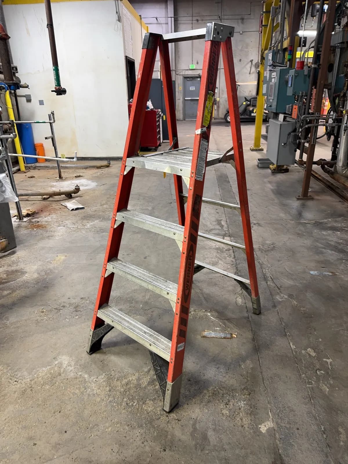 werner-4-fiberglass-folding-ladder-mrmchwaf