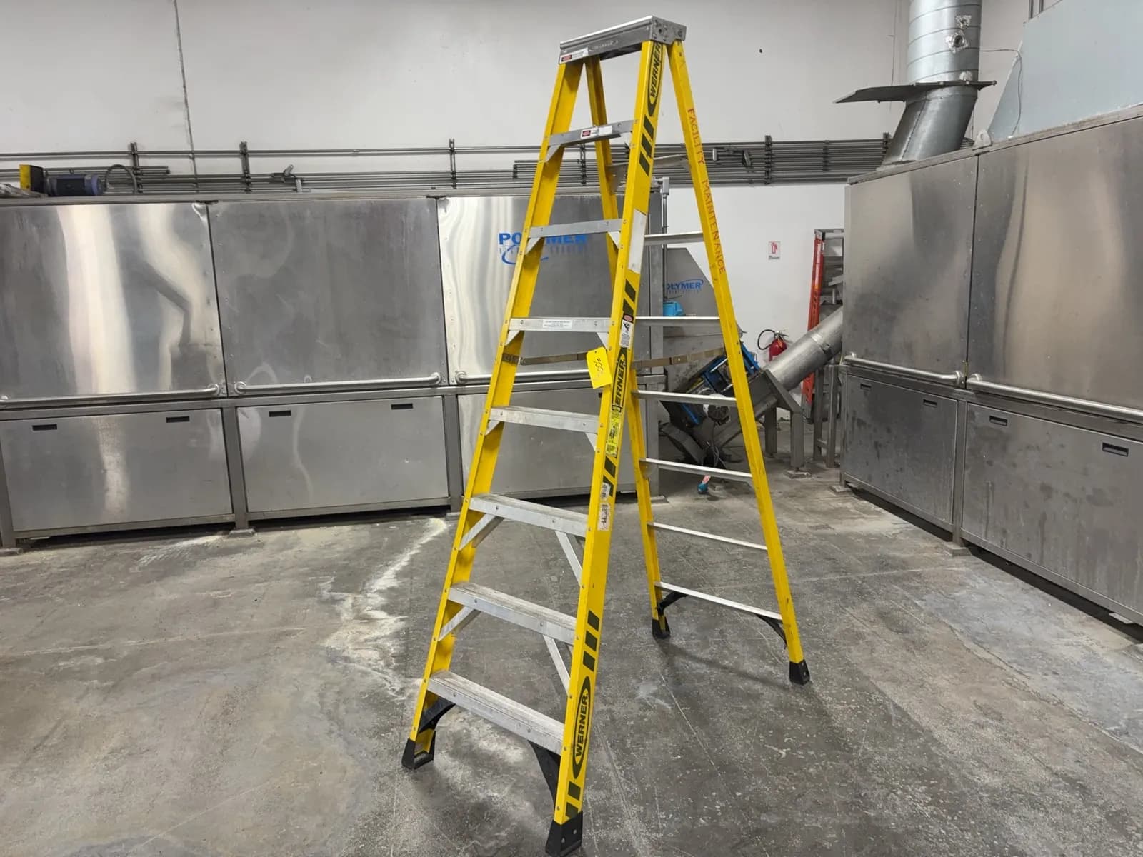 werner-8-fiberglass-folding-ladder-mrmcdm2f