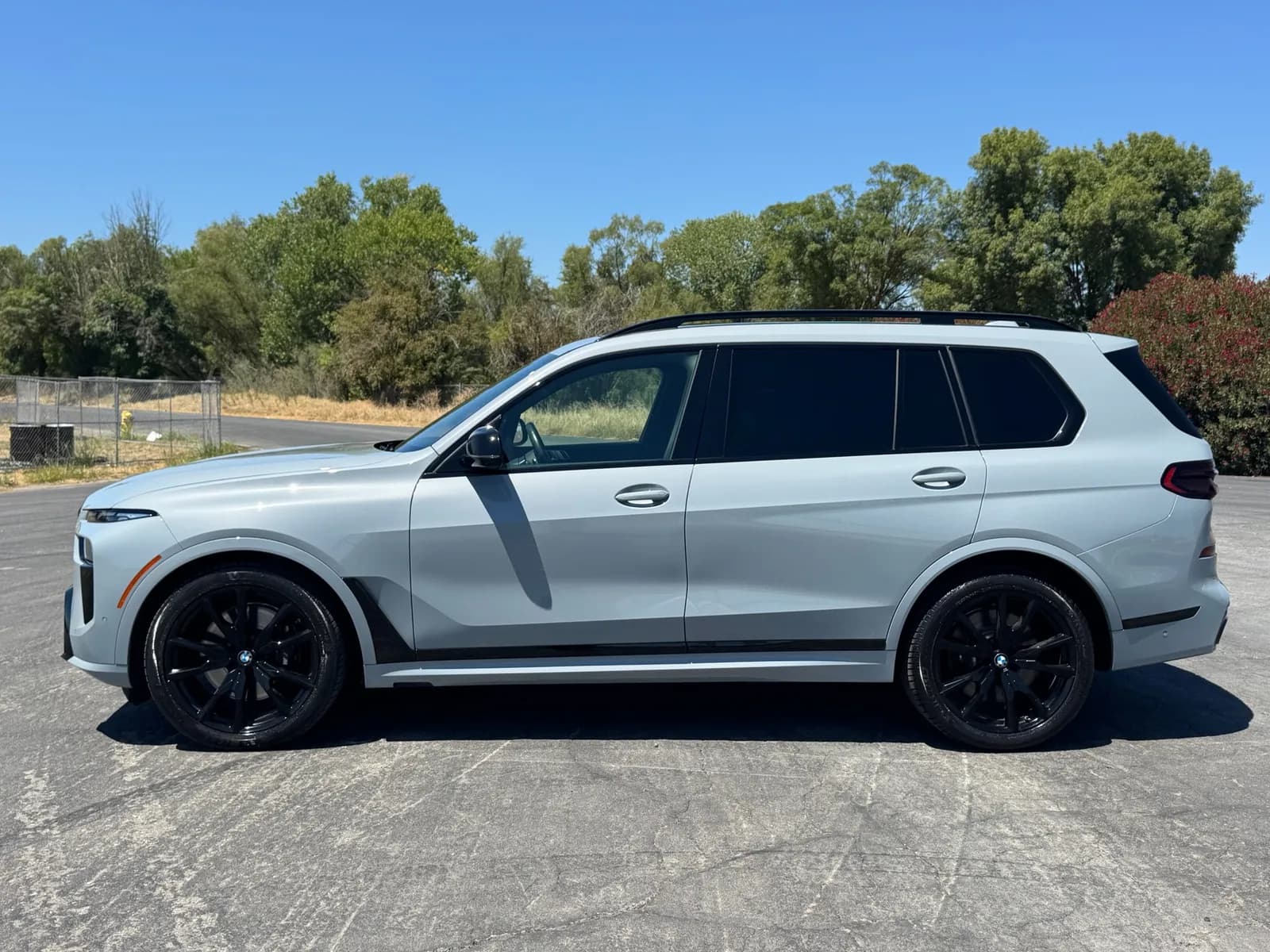 2024-bmw-x7-m60i-ddd035