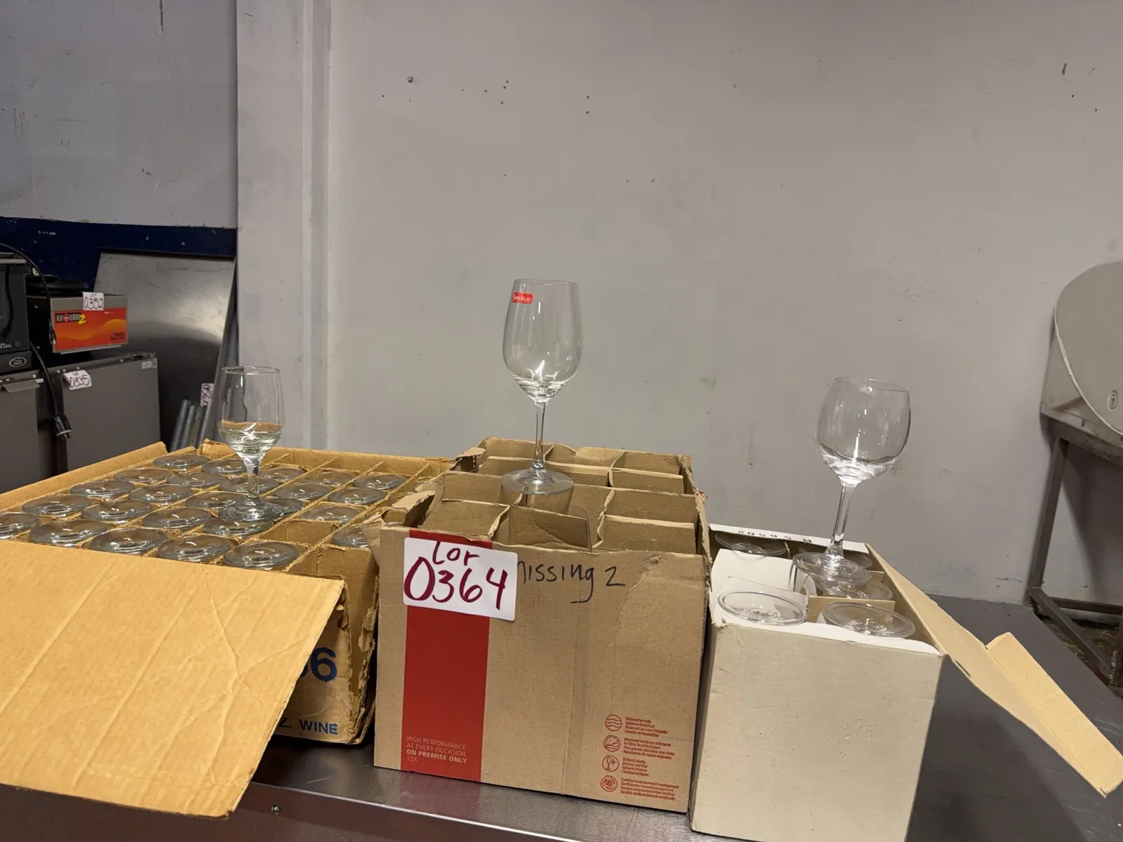 assorted-wine-champagne-glasses-b05e67