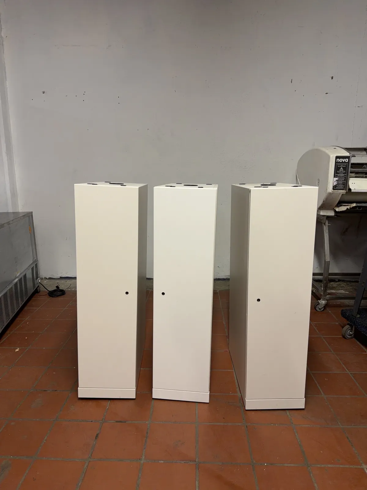 set-of-three-cabinets-mrju9u6q