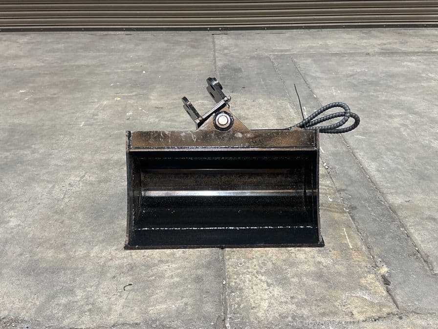 2026-future-24-tilting-excavator-bucket-fit-to-1-2-ton-excavator-unused-mro3zmz8