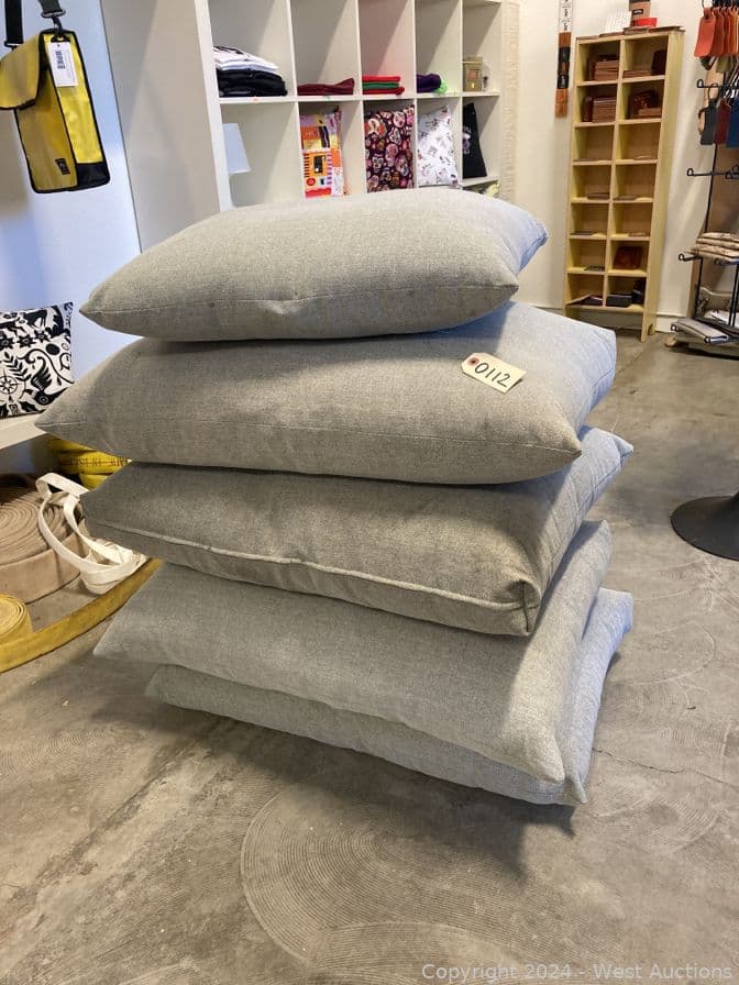 5-large-grey-cushions-560166