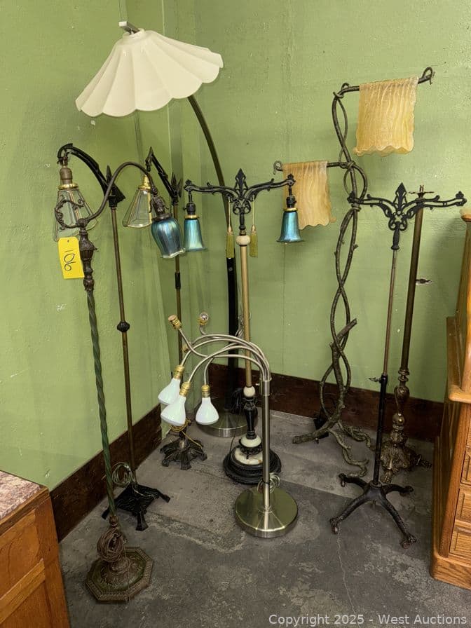 9-assorted-vintage-lamps-622685