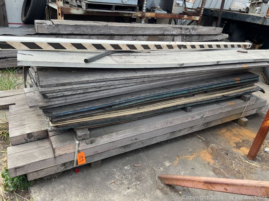 assorted-8-9-wood-pieces-561649