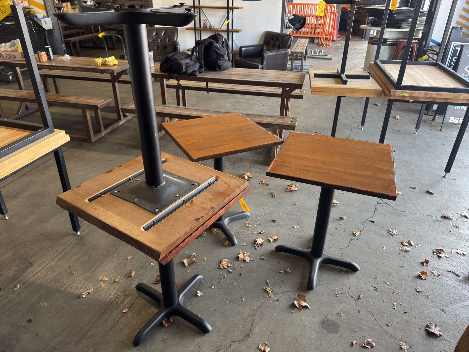 4-metal-and-wood-cafe-tables-940d2a