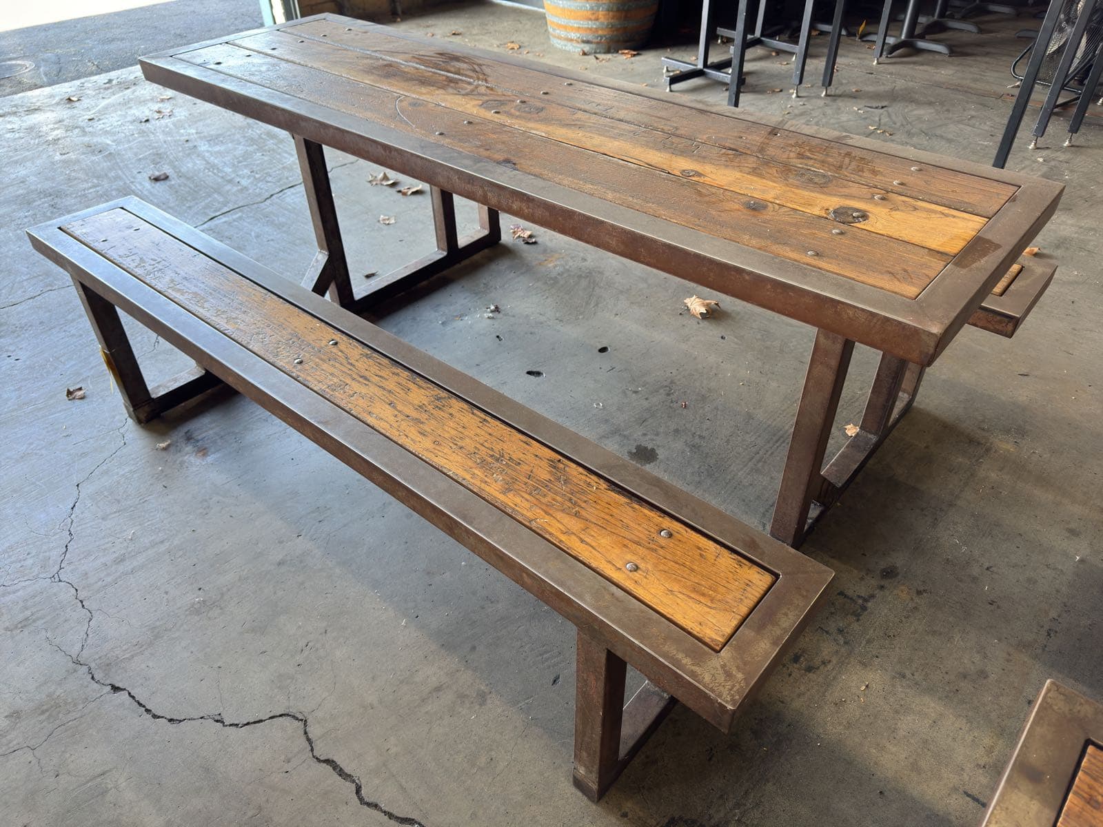 steel-and-wood-bench-ec5c2e