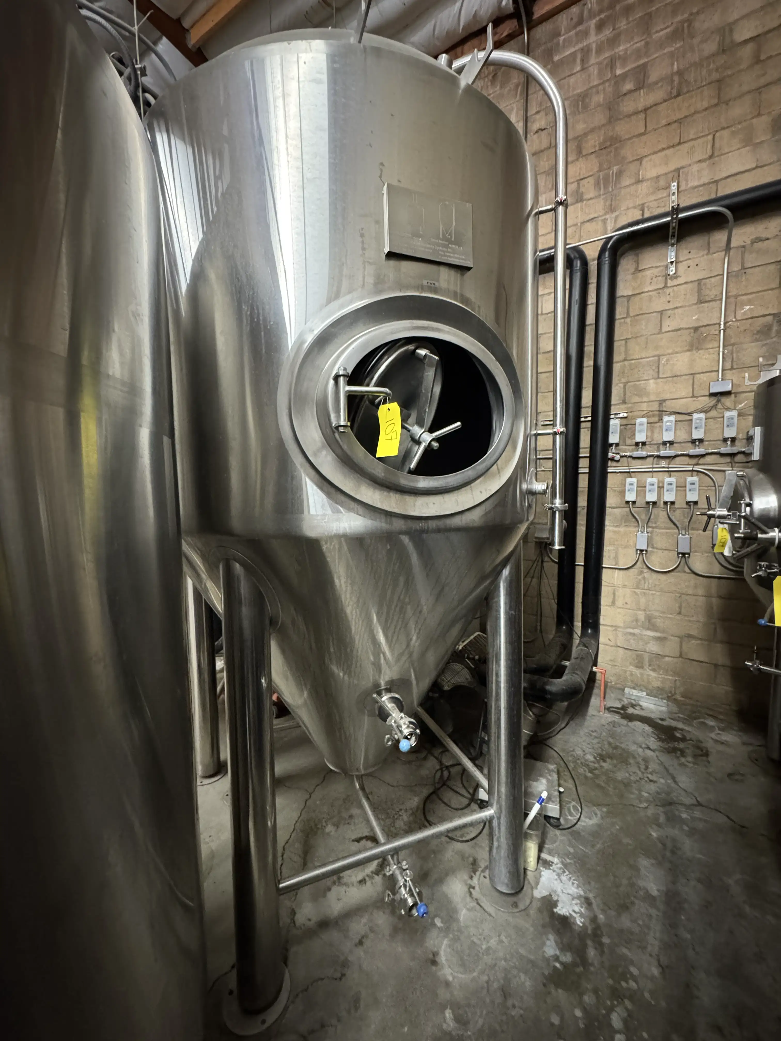pacfic-brewery-systems-stainless-steel-15bbl-fermentation-tank-1a6ccf