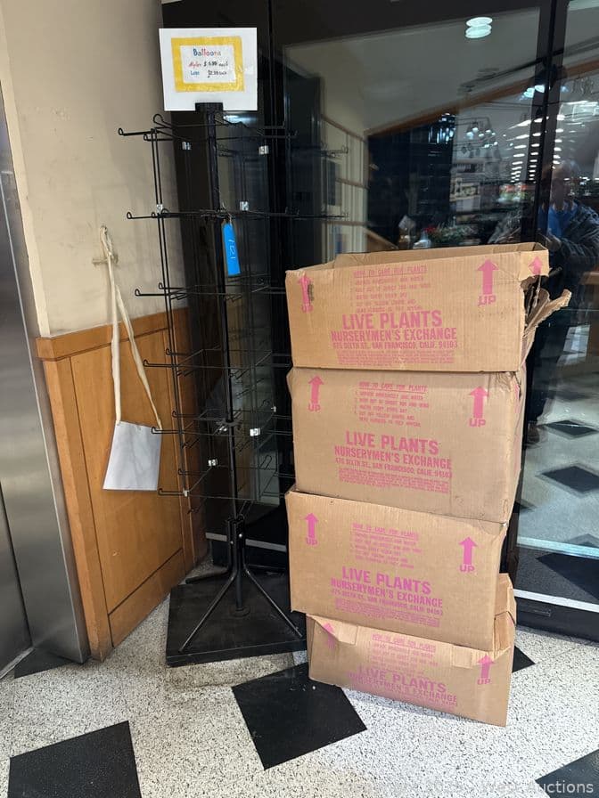 rotating-display-with-4-boxes-of-assorted-ceramic-plant-pots-582467