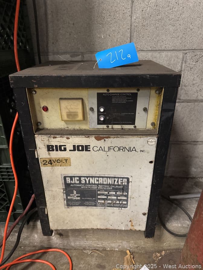 big-joe-california-24v-electric-forklift-battery-charger-584122