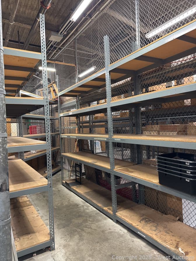 4-sections-of-adjustable-racking-with-contents-584288