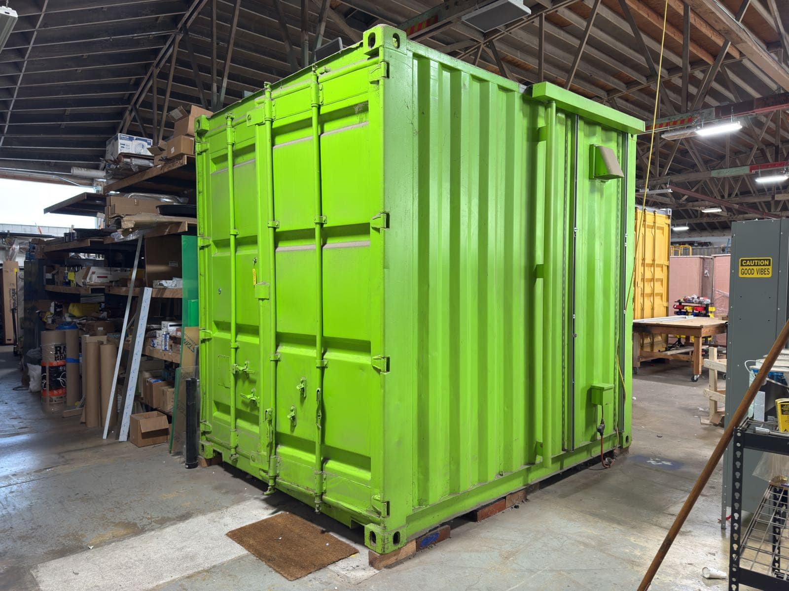 10-shipping-container-office-304ed6