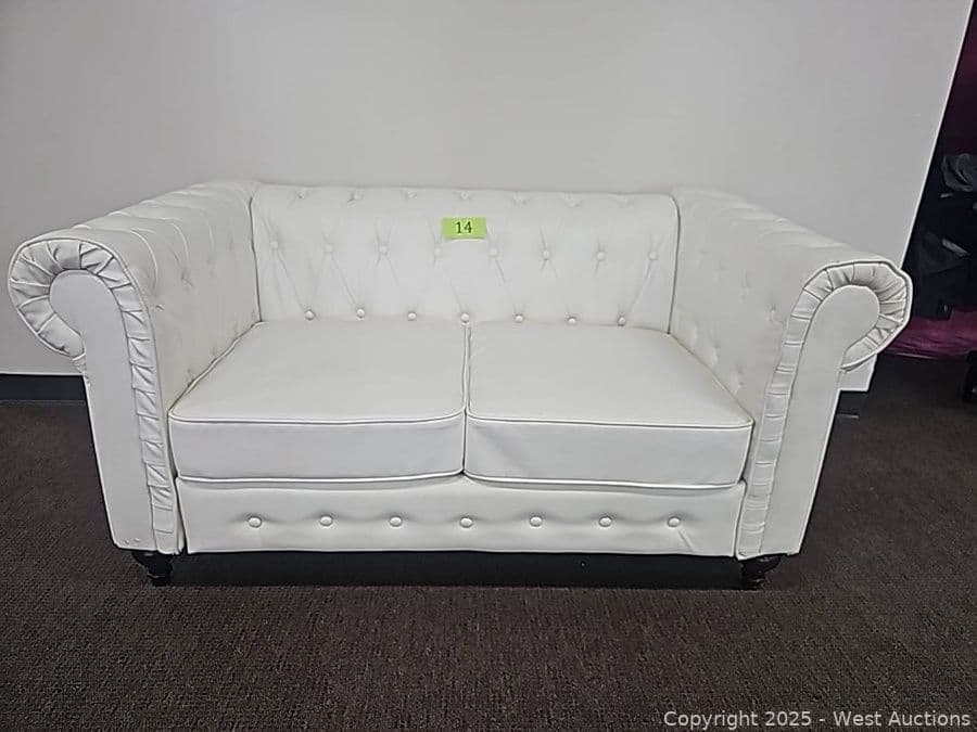tufted-loveseat-619874