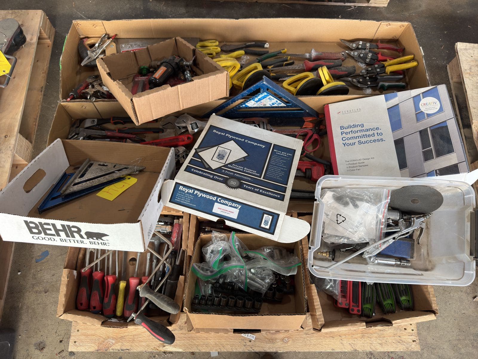 contents-of-pallet-assorted-hand-tools-sockets-air-tools-and-more-fd9b5b