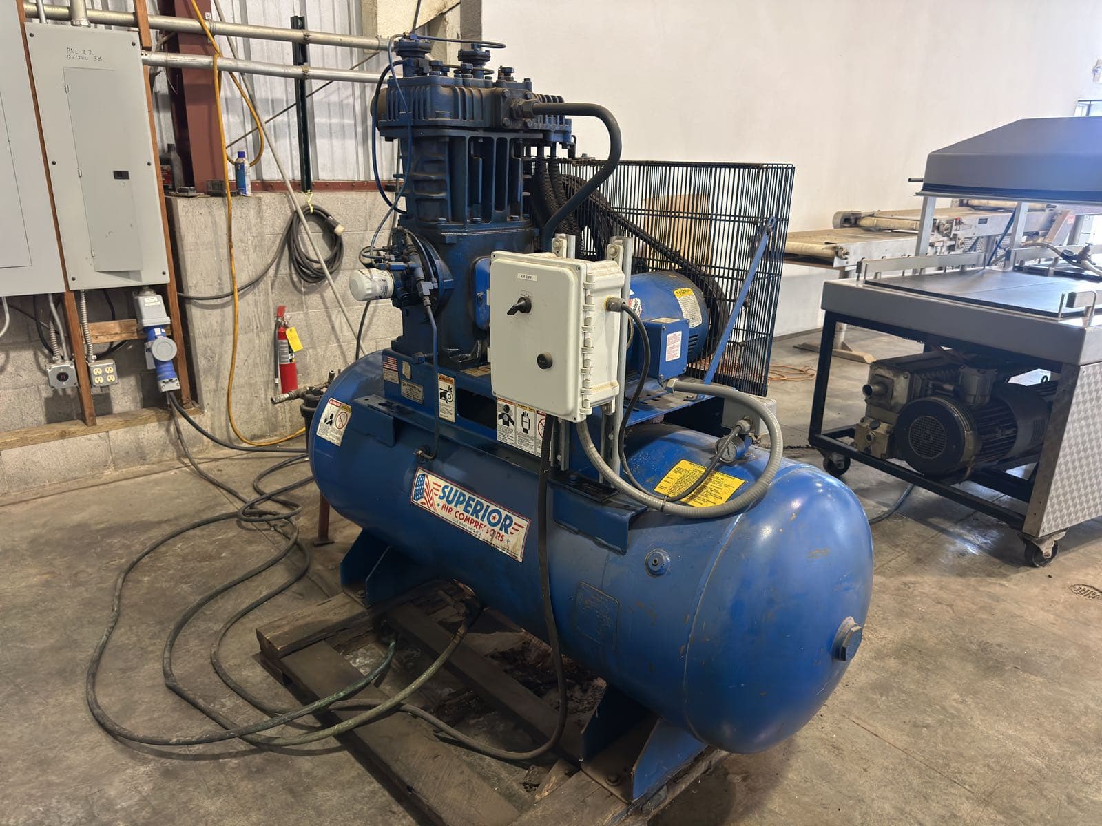 superior-120-gallon-air-compressor-29713e