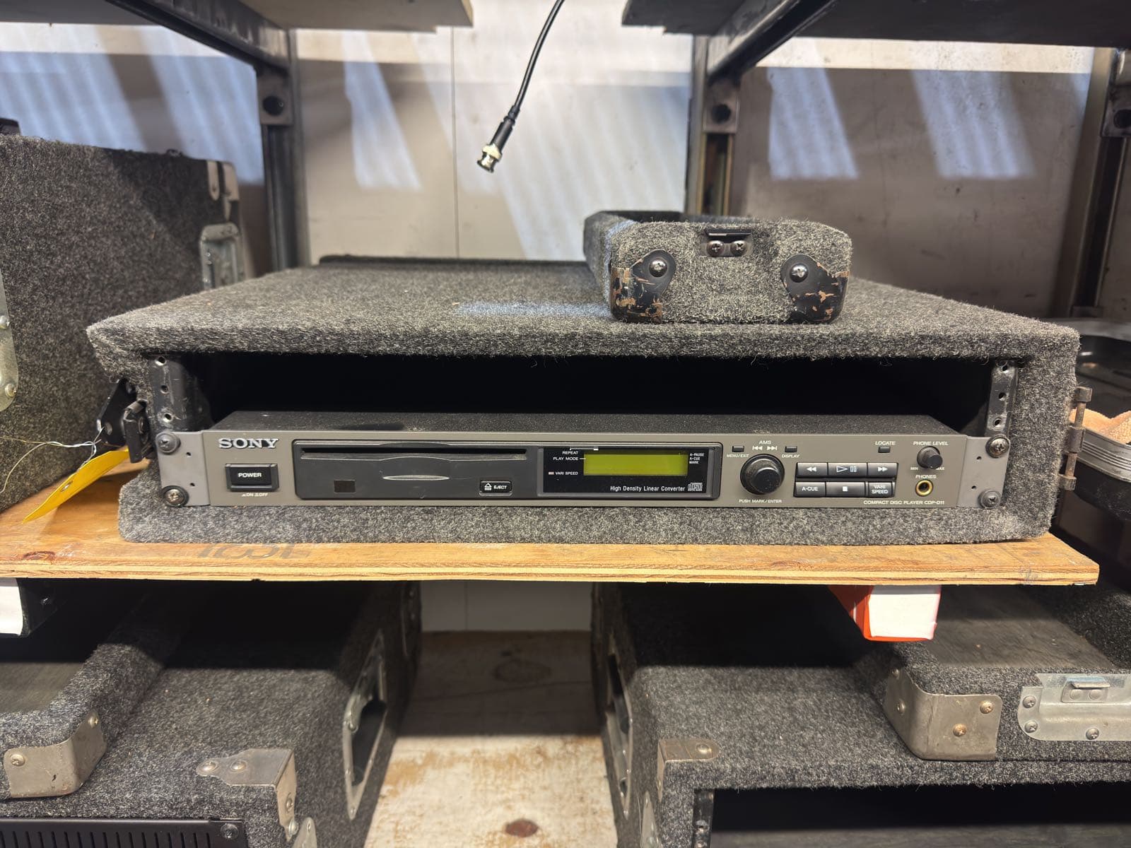 sony-rack-mounted-compact-disk-player-cpd-d11-with-road-case-mlfi3vw7