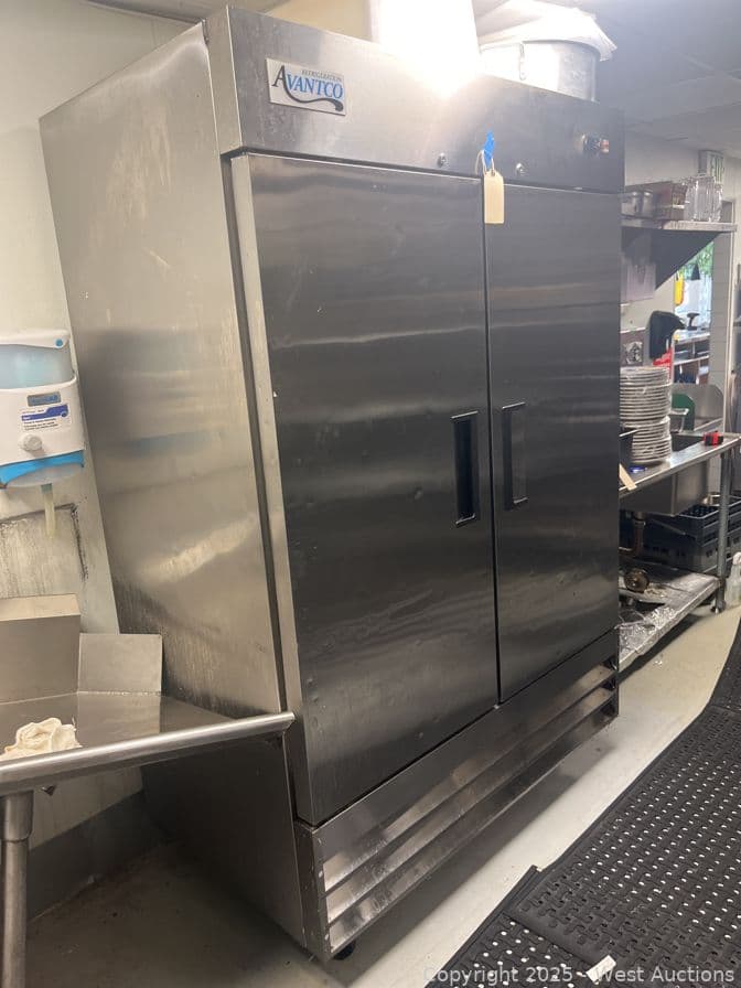 avantco-refrigeration-kitchen-freezer-618353