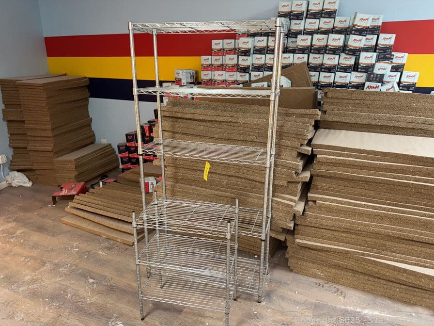 2-adjustable-wire-racks-622030