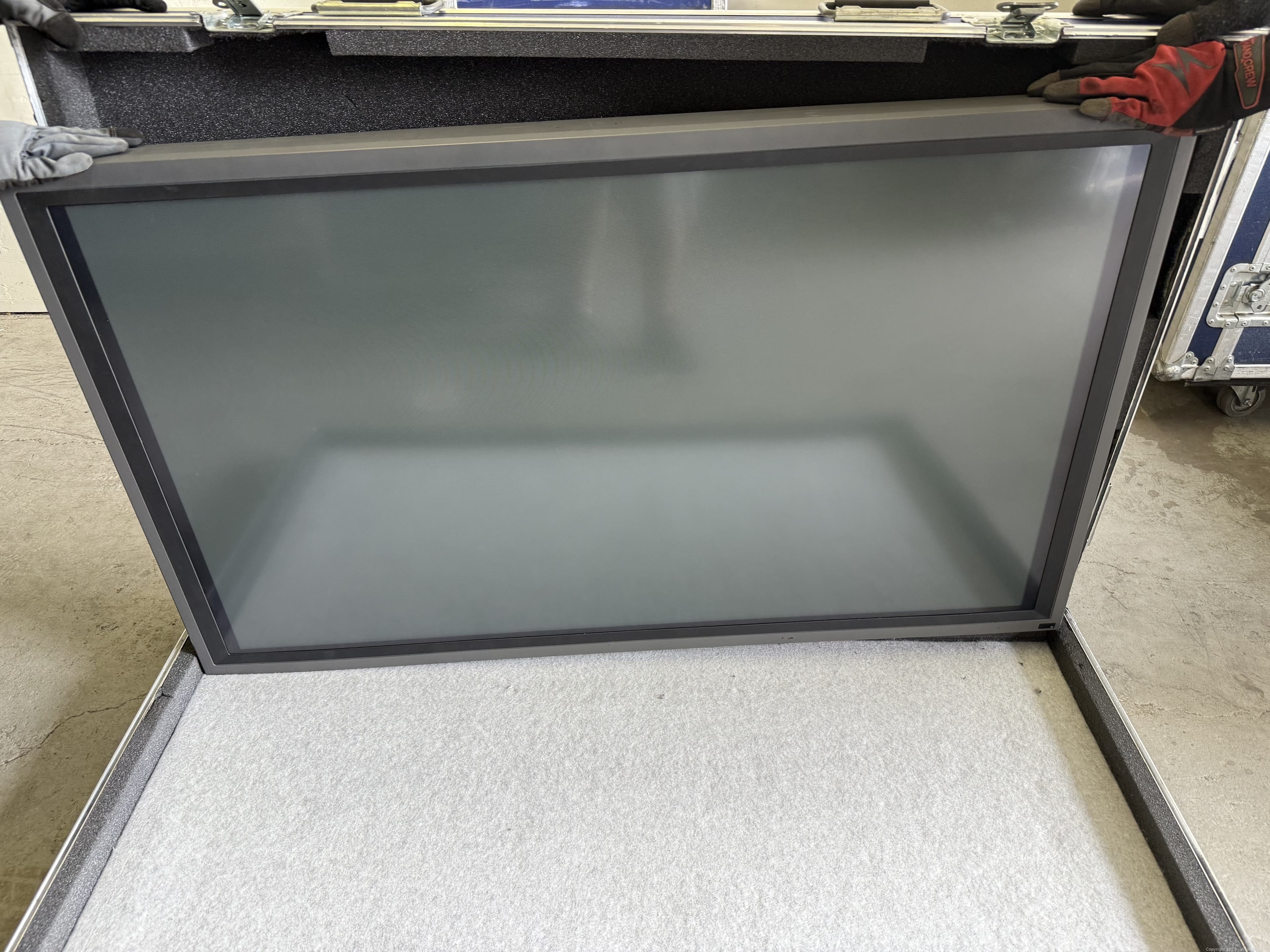 pioneer-50-tv-in-rolling-case-617306
