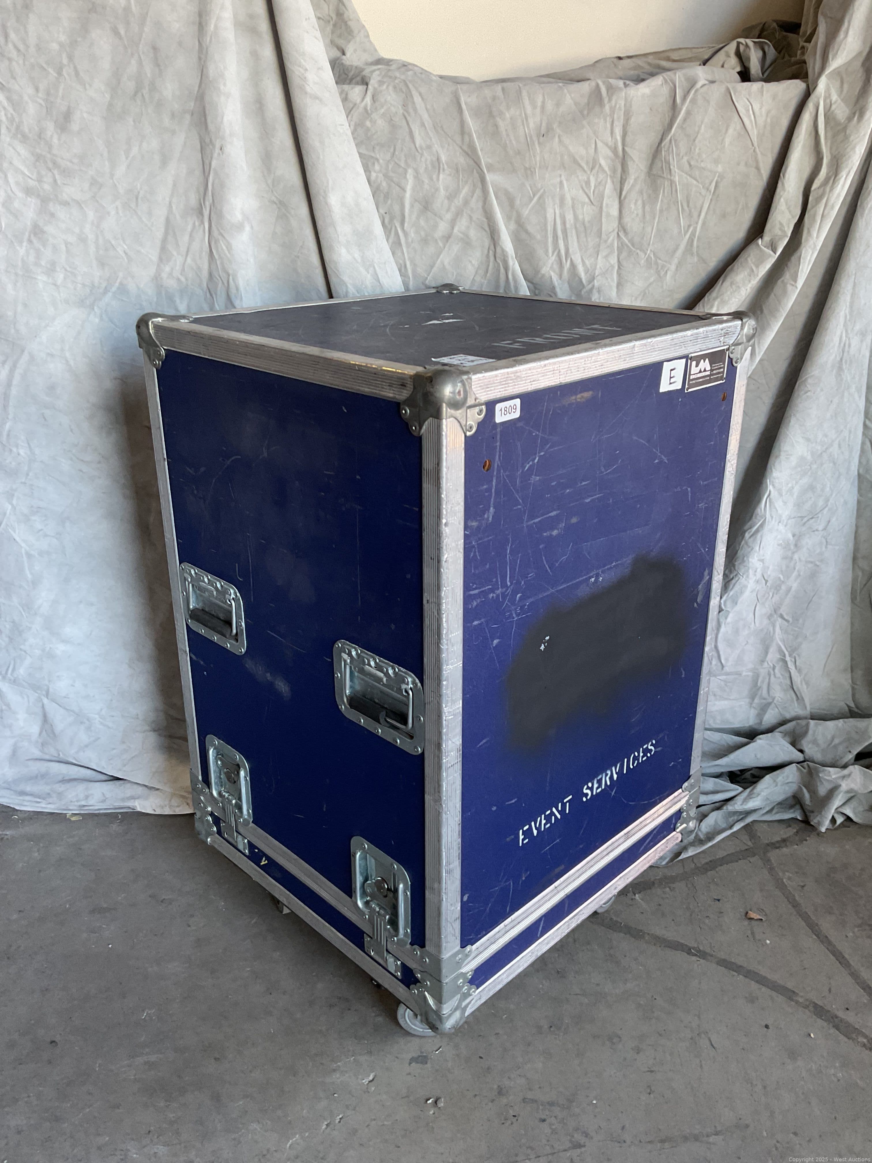 empty-rolling-rack-case-with-drawer-617385