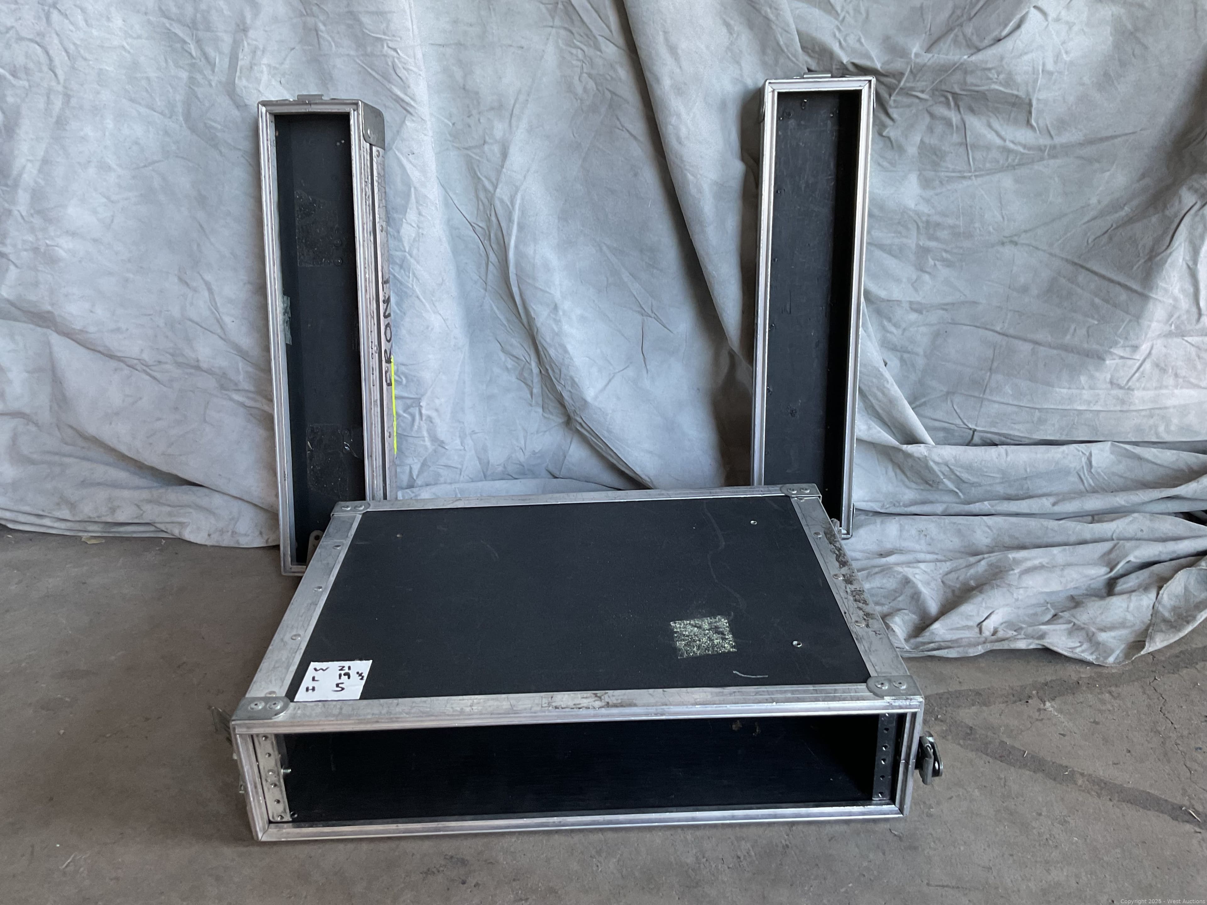 empty-rack-case-small-617386