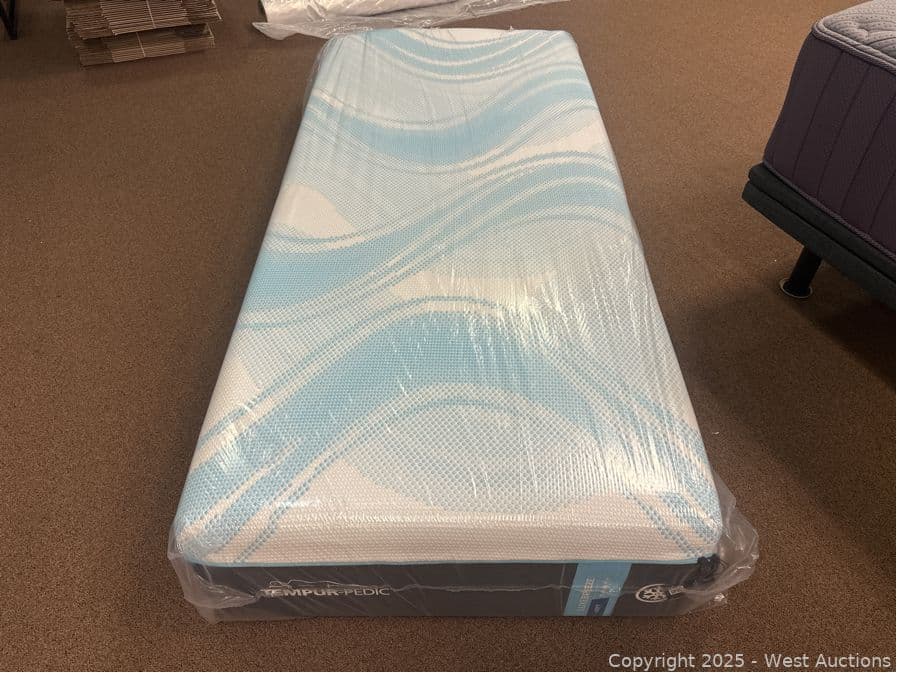 tempur-pedic-luxebreeze-soft-split-calking-5-099-retail-618799