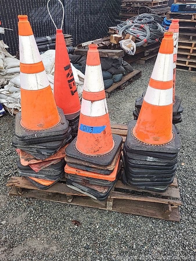 50-traffic-cones-mmzcgz7l