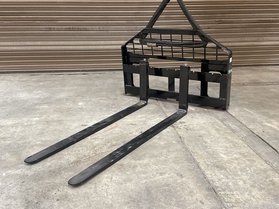 2025-future-5-skid-steer-forks-unused-620668