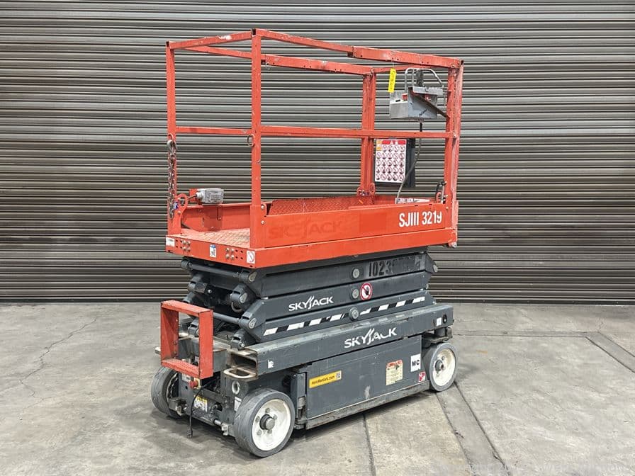 2017-skyjack-sjiii-3219-electric-scissor-lift-19-max-lift-height-mjxpvvzd