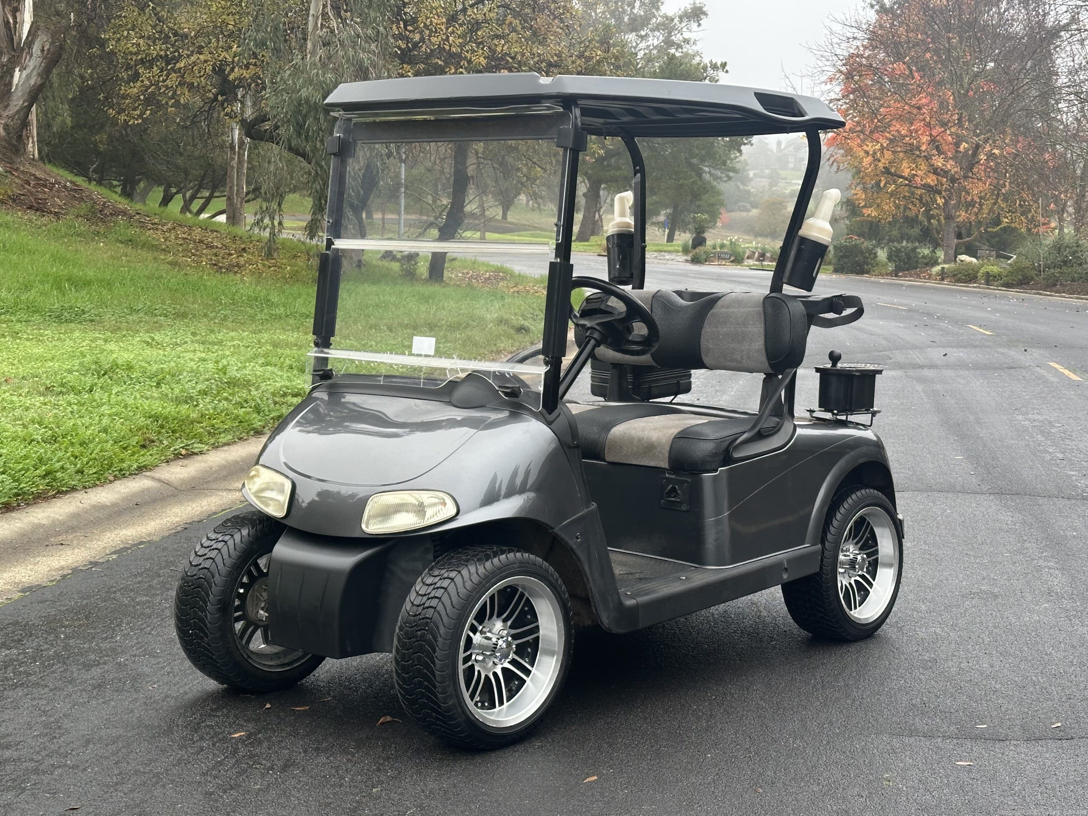 2014-ez-go-freedom-rxv-electric-golf-cart-with-battery-charger-mk2val0a