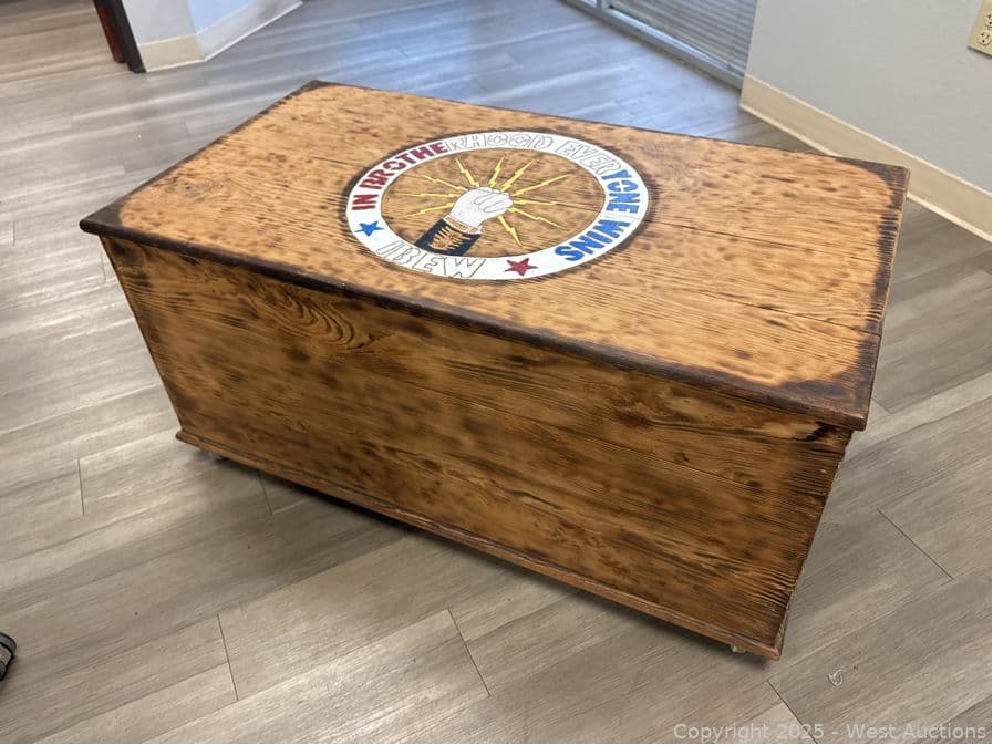 rolling-wooden-chest-623807