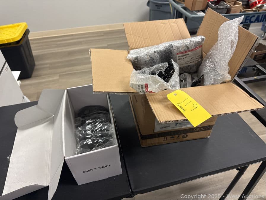 2-boxes-of-safety-glasses-623793