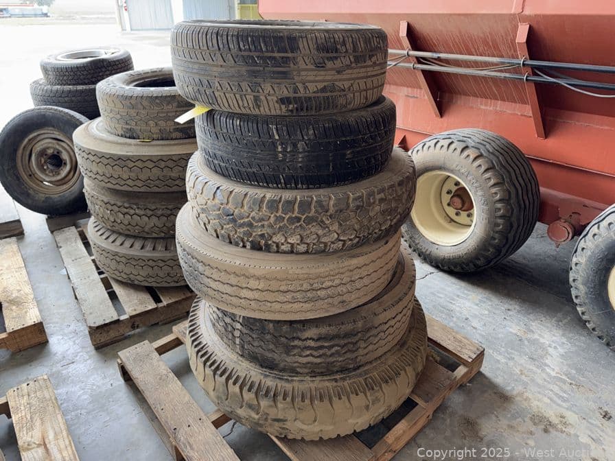 contents-of-pallet-6-assorted-tires-with-1-truck-wheel-622925