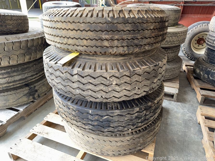 contents-of-pallet-4-assorted-truck-tires-622927