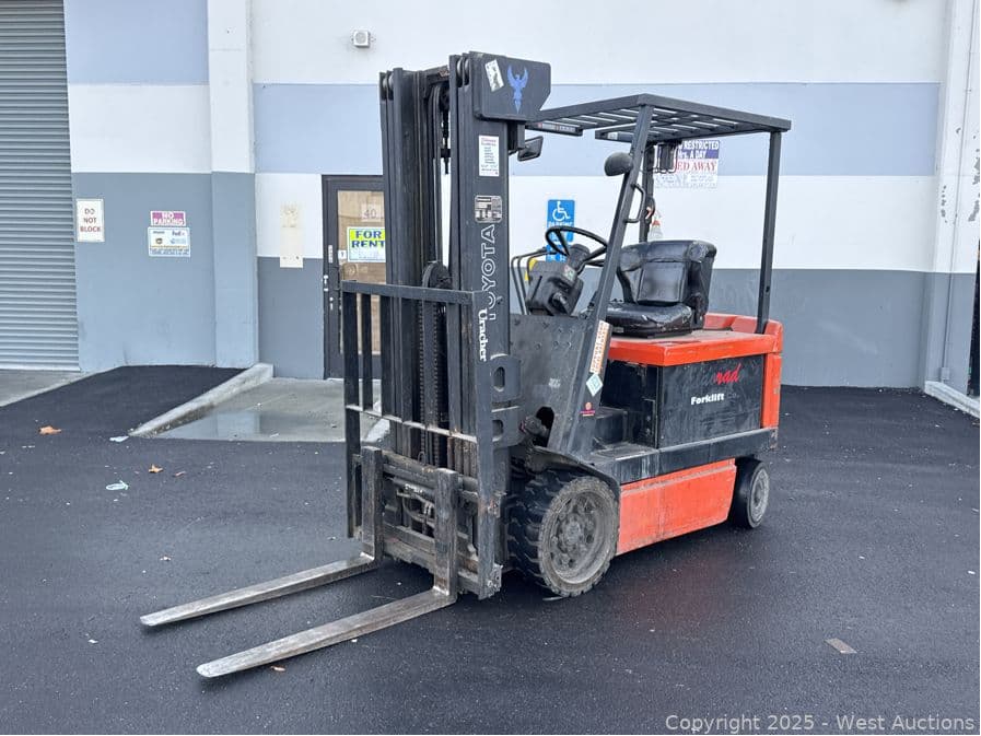 toyota-4200lb-electric-forklift-624209