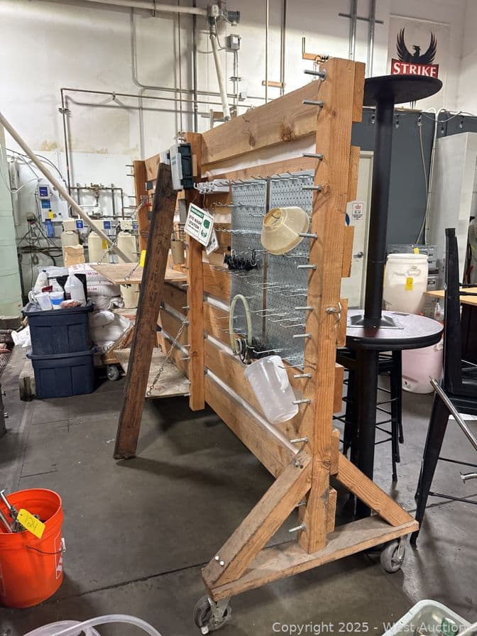 rolling-wooden-workstation-624185