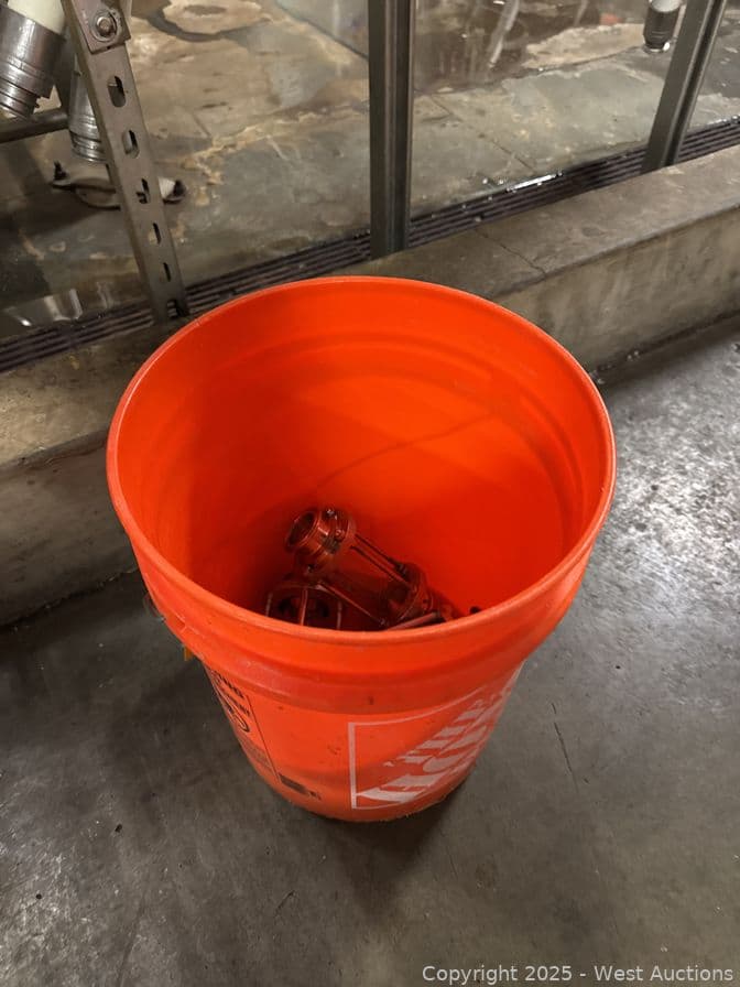 bucket-and-contents-4-1-5-stainless-view-ports-624181