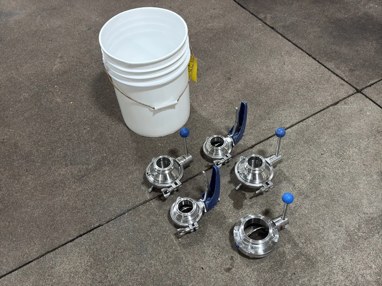 5-assorted-stainless-steel-butterfly-valves-dea363